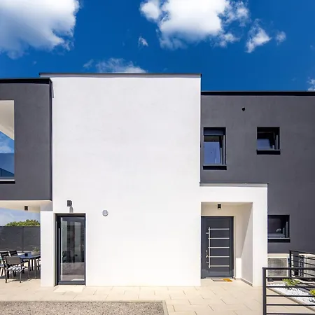 Aura Villa