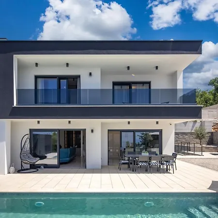 Aura Villa *