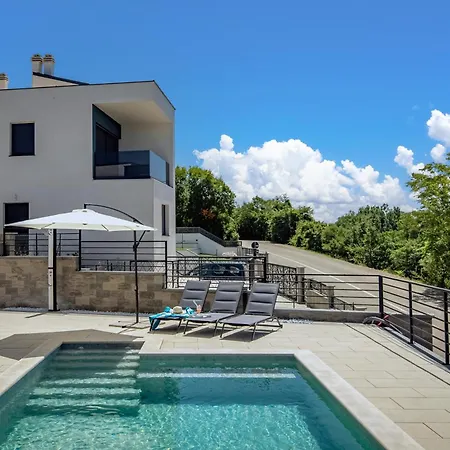 Villa Aura *