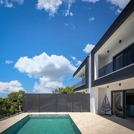Villa Aura *