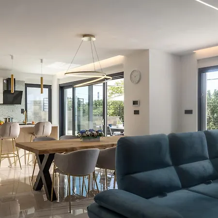 Villa Aura *